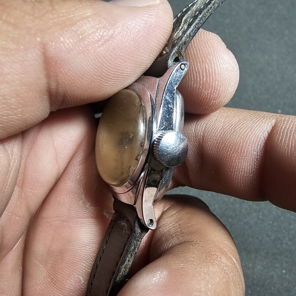 Vintage US Time Mechanical Wind Silver Tone Ladies Watch Not Working Parts Repai - Picture 5 of 7